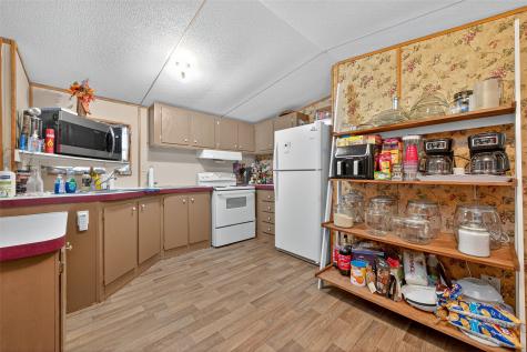 14 County Road 2400 Hull TX 77564