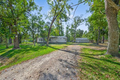 14 County Road 2400 Hull TX 77564