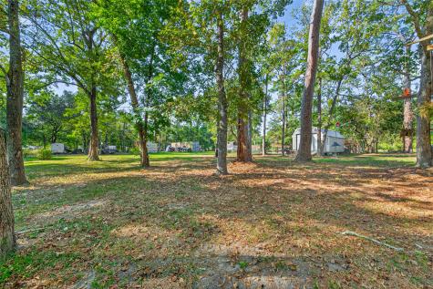 14 County Road 2400 Hull TX 77564