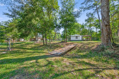 14 County Road 2400 Hull TX 77564