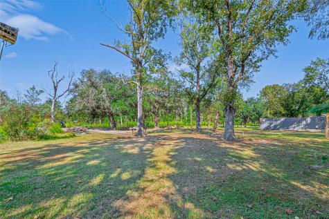 14 County Road 2400 Hull TX 77564