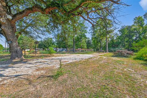 14 County Road 2400 Hull TX 77564