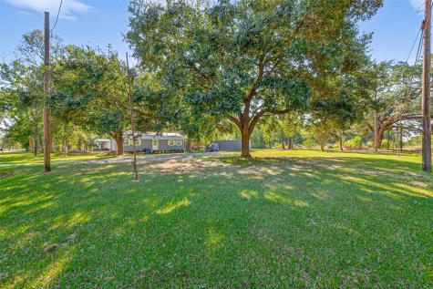14 County Road 2400 Hull TX 77564