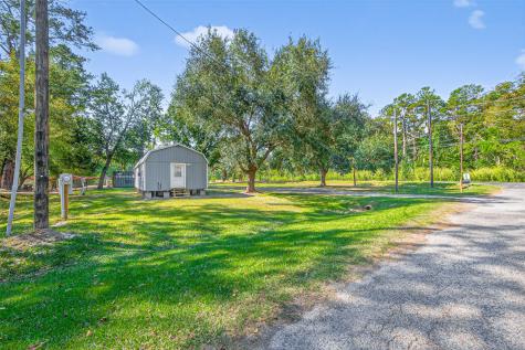 14 County Road 2400 Hull TX 77564