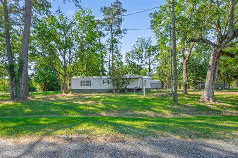 14 County Road 2400 Hull TX 77564