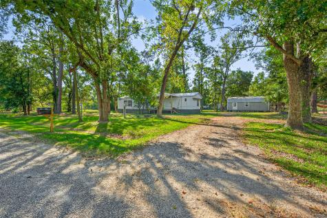 14 County Road 2400 Hull TX 77564