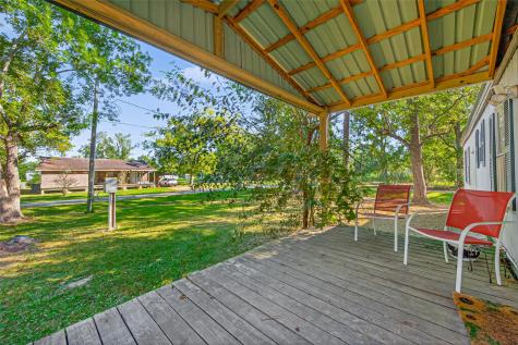 14 County Road 2400 Hull TX 77564