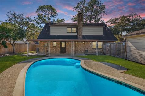 2107 N Fisher Court Pasadena TX 77502