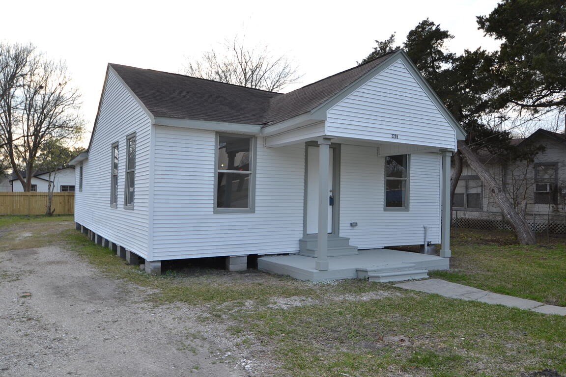 2208 Highway 3 Dickinson TX 77539