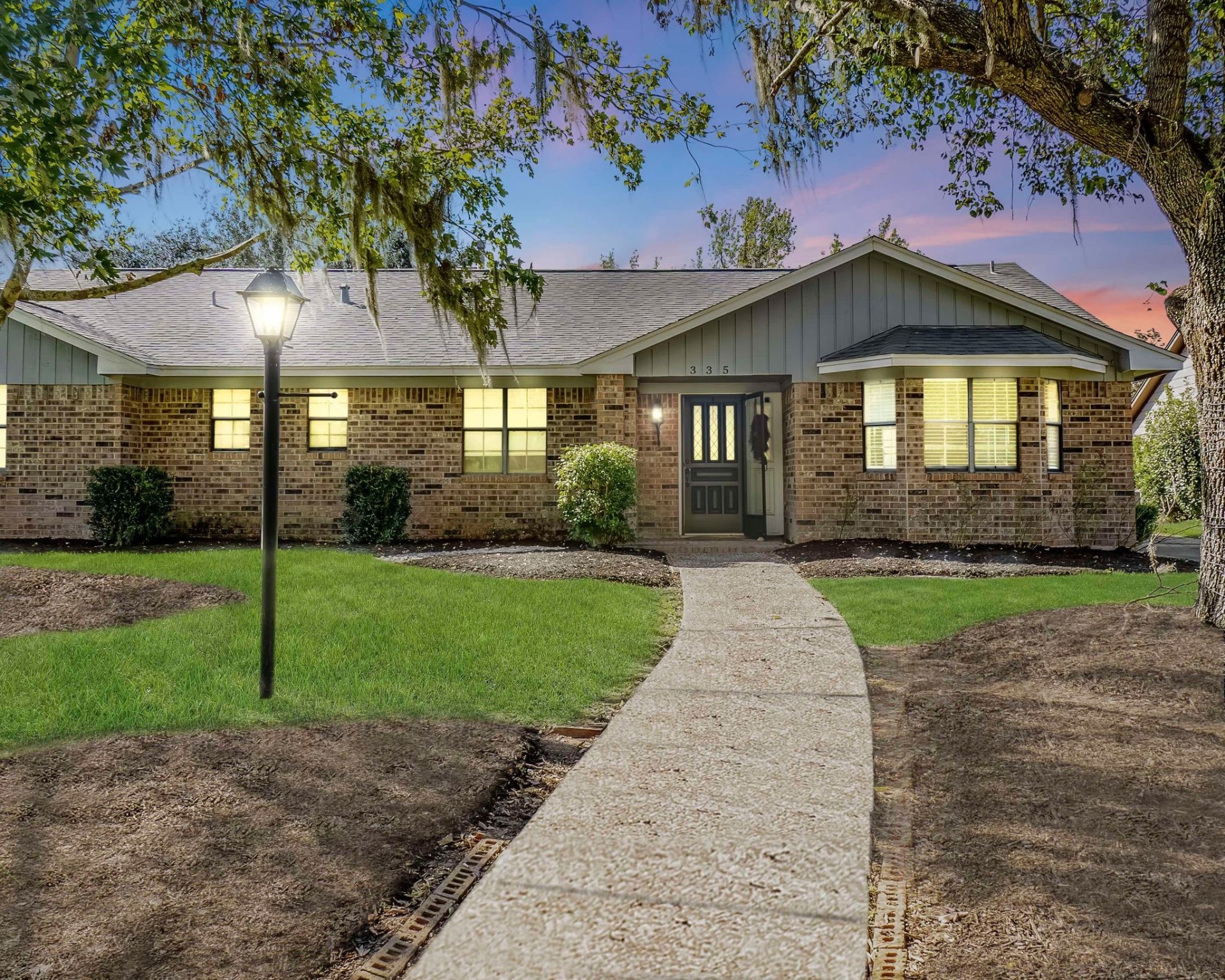 335 N Amherst Drive West Columbia TX 77486