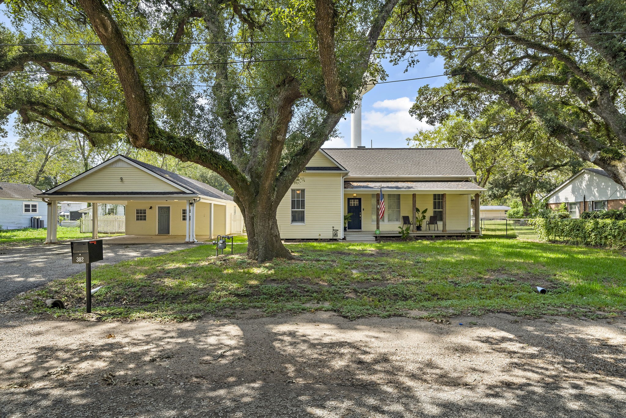 302 Pietzsch Street East Bernard TX 77435