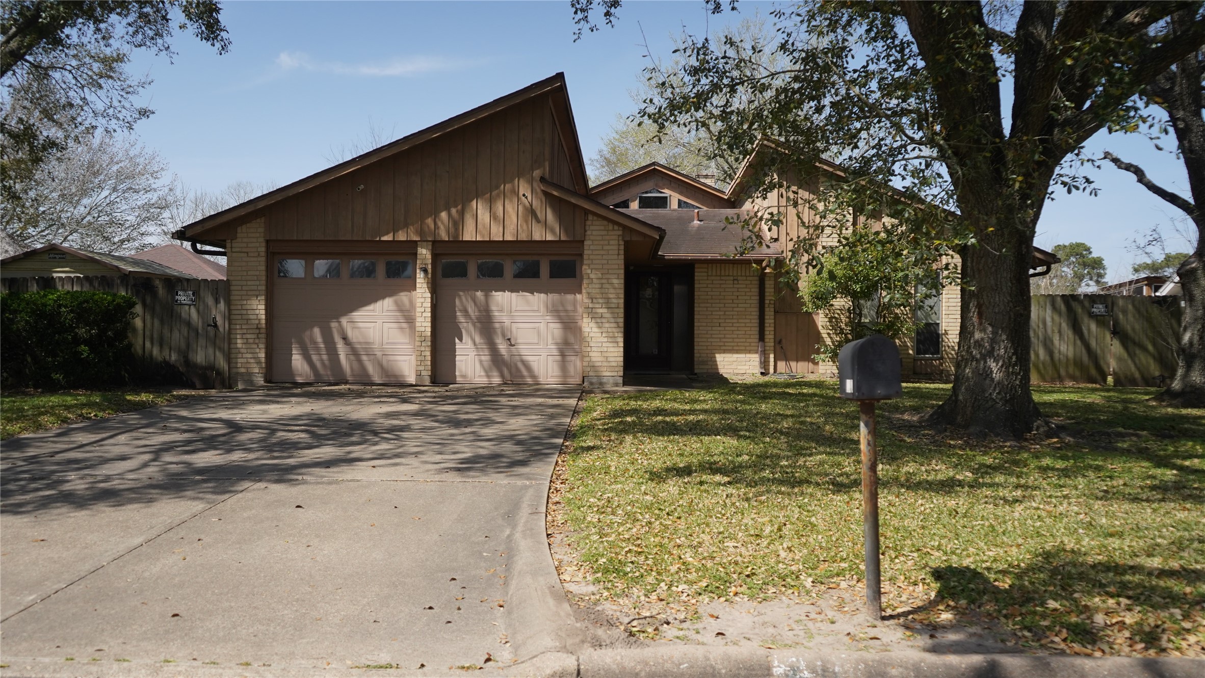 216 E Castle Harbour Drive Friendswood TX 77546
