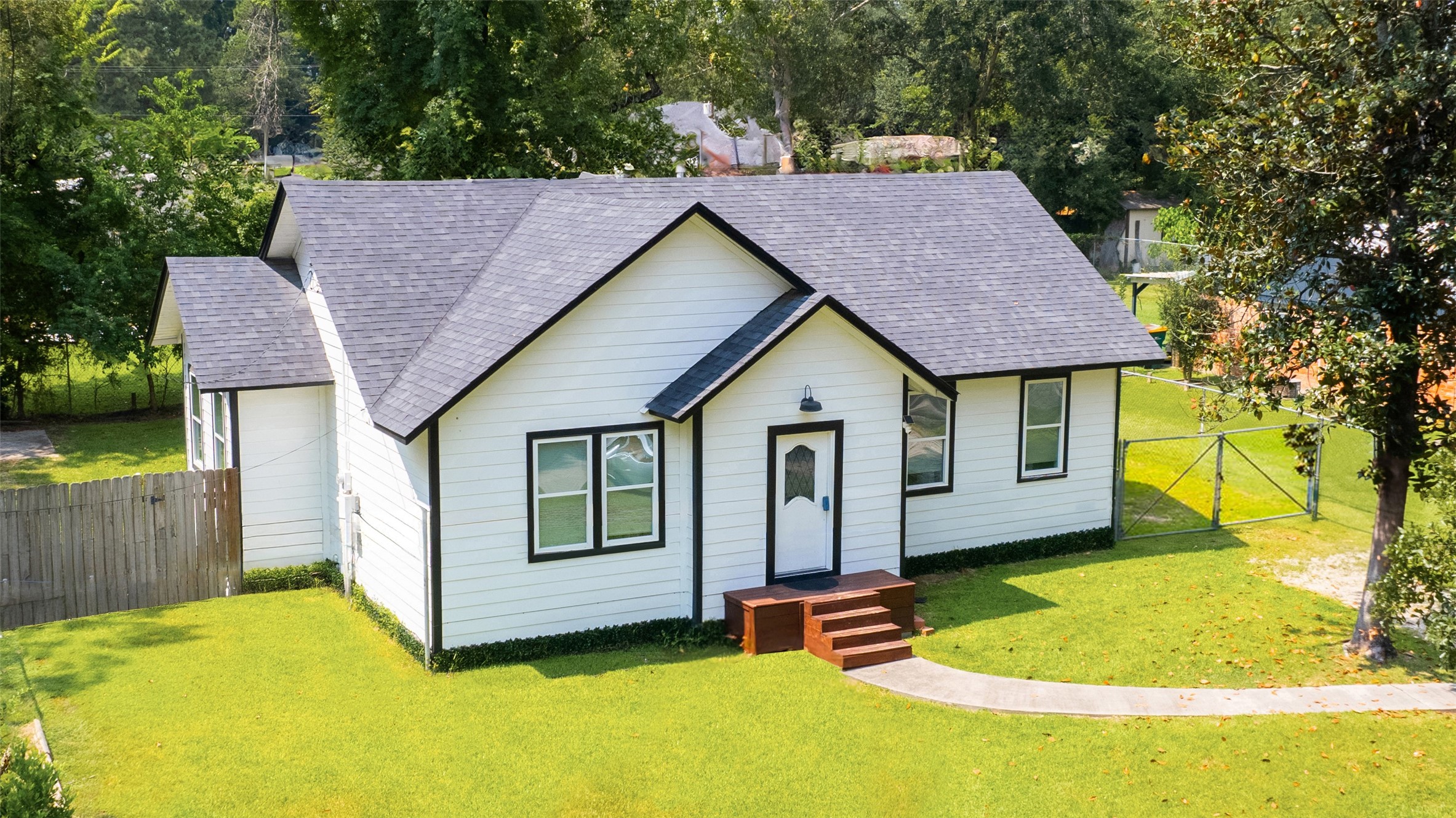 1010 Long Street Conroe TX 77301