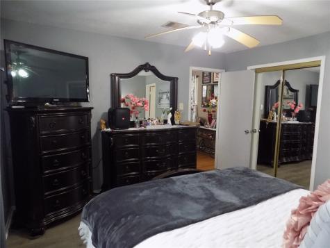 5016 Creekmont Drive Houston TX 77091