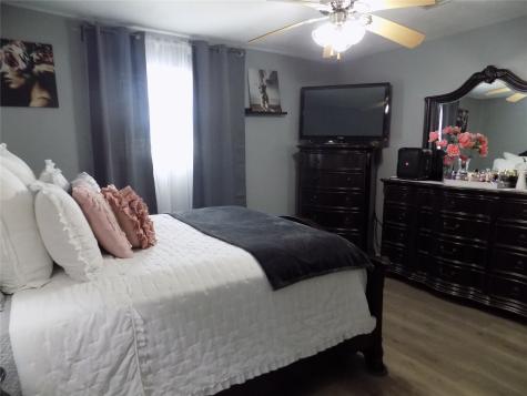 5016 Creekmont Drive Houston TX 77091