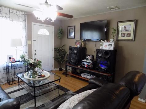 5016 Creekmont Drive Houston TX 77091