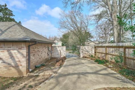 102 Springs Edge Drive Montgomery TX 77356
