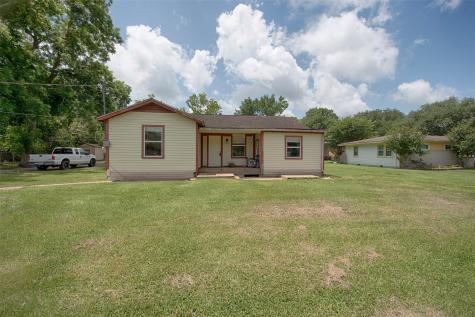 15517 Maple Street Santa Fe TX 77517