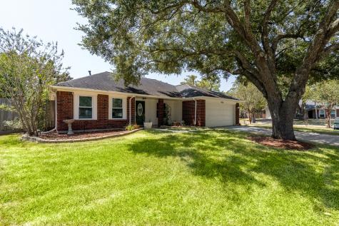 4822 Meadowglen Drive Pearland TX 77584