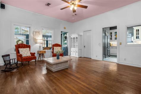 706 E Main Street Madisonville TX 77864