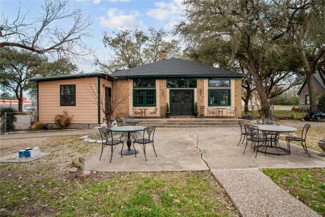 706 E Main Street Madisonville TX 77864
