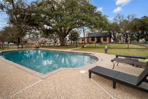 706 E Main Street Madisonville TX 77864
