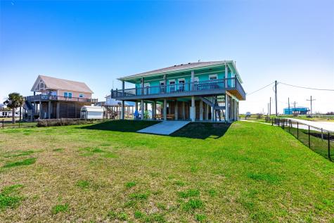 1040 N Gayle Street Gilchrist TX 77617