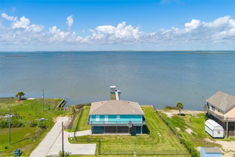 1040 N Gayle Street Gilchrist TX 77617