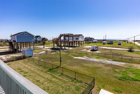 1040 N Gayle Street Gilchrist TX 77617