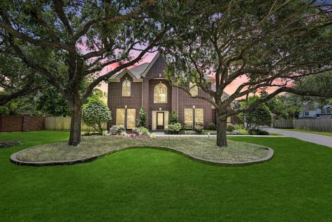 405 Trail Bend Court Friendswood TX 77546