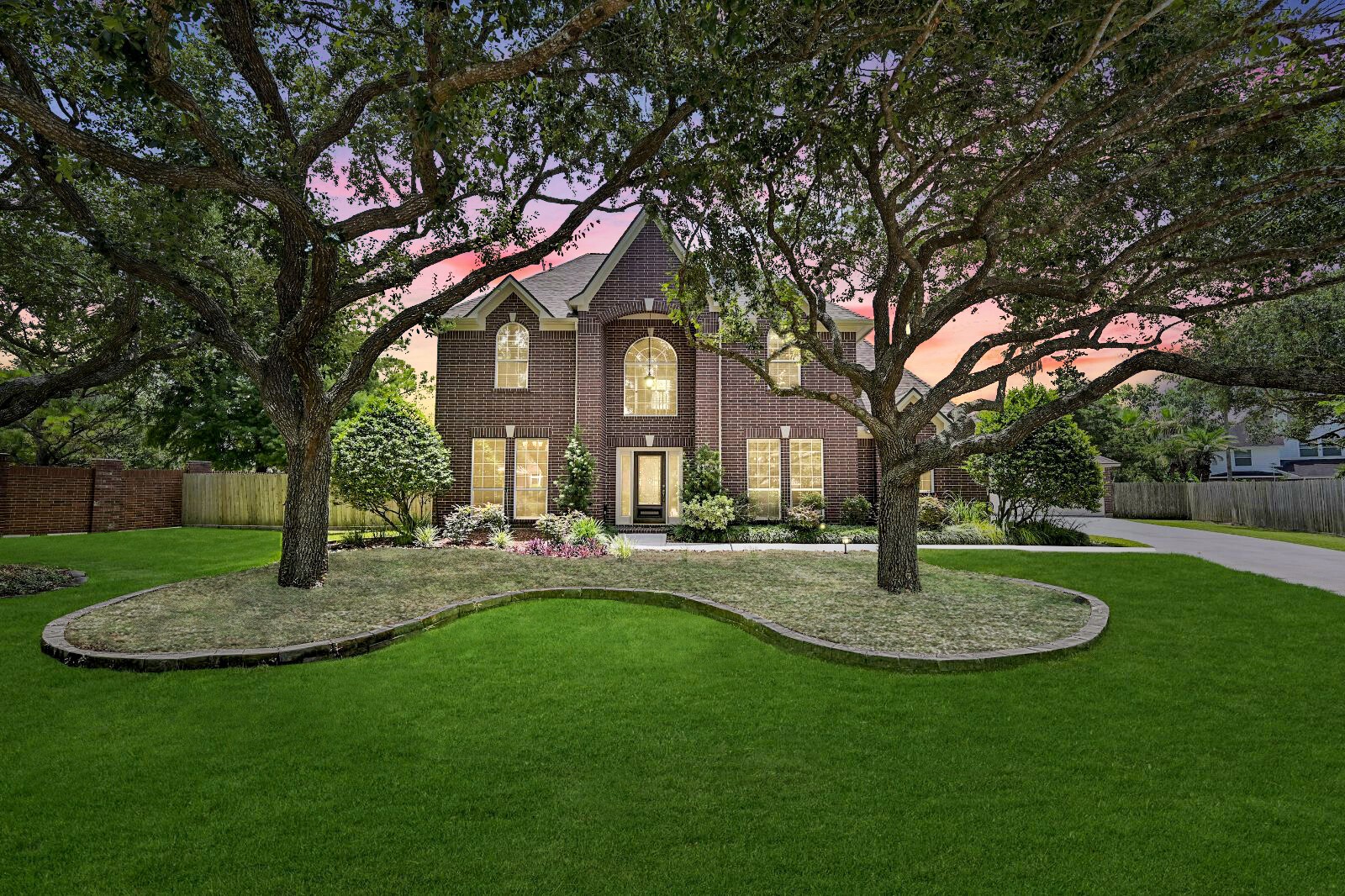 405 Trail Bend Court Friendswood TX 77546