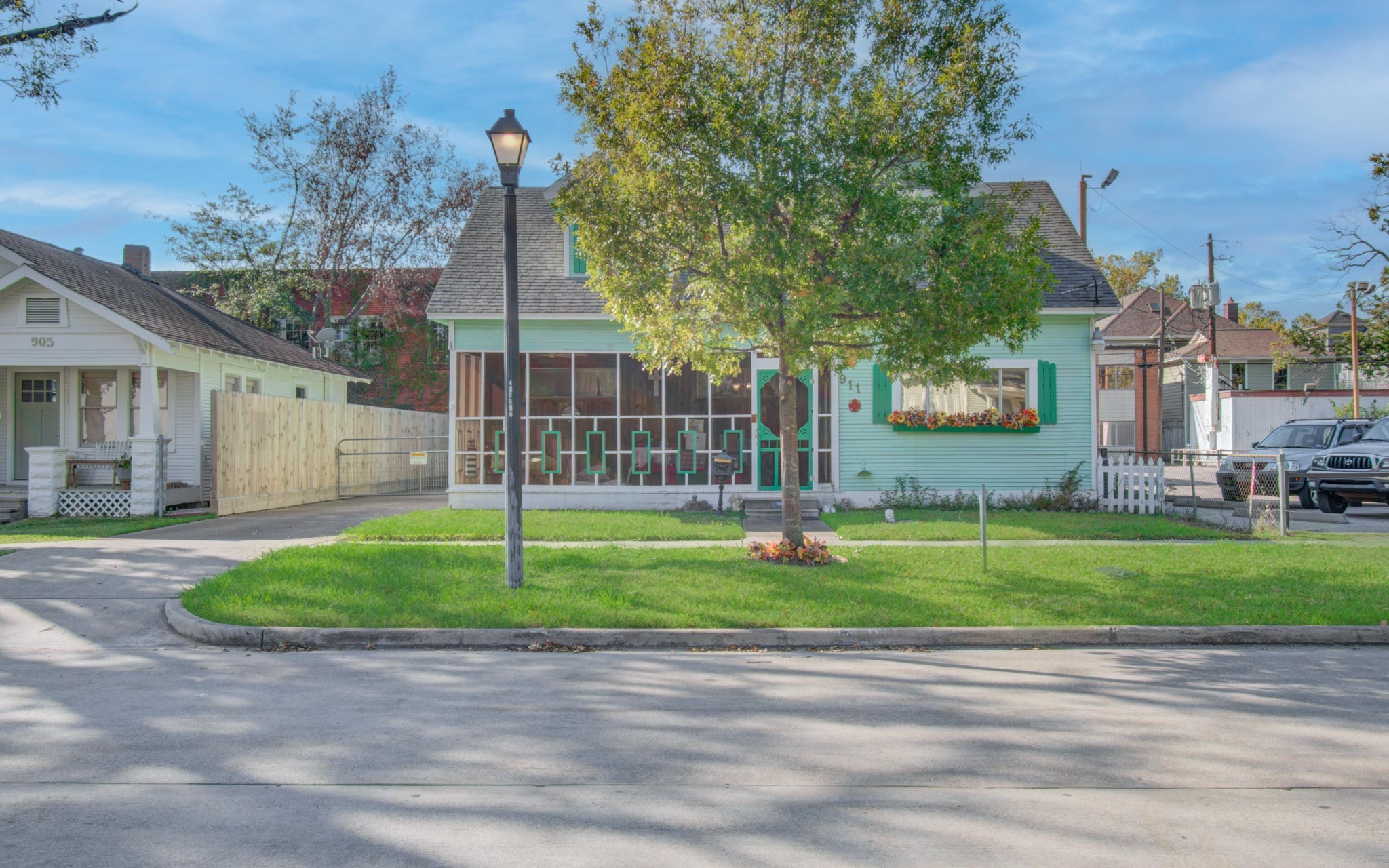 911 Cortlandt Street Houston TX 77008