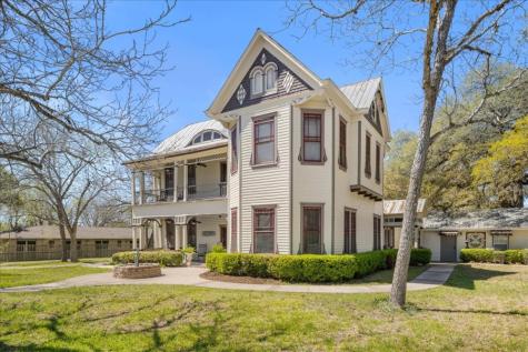 501 W Moore Moulton TX 77975