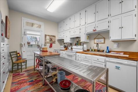 501 W Moore Moulton TX 77975