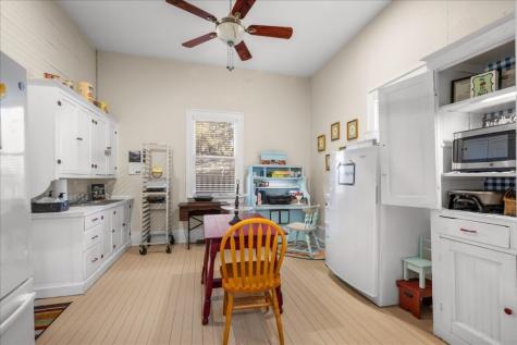 501 W Moore Moulton TX 77975