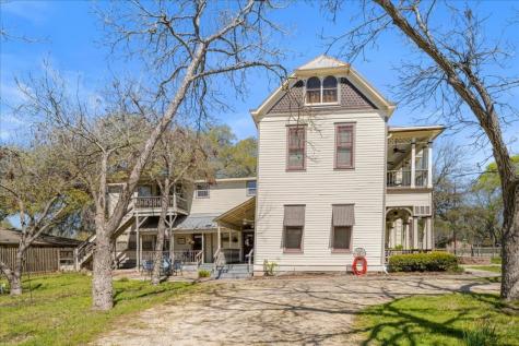 501 W Moore Moulton TX 77975