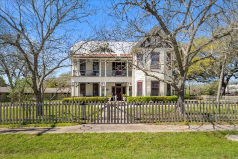 501 W Moore Moulton TX 77975