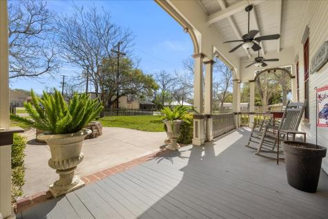 501 W Moore Moulton TX 77975
