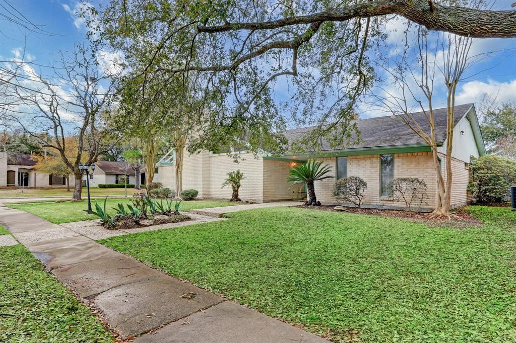 16403 Glenshannon Drive Houston TX 77059