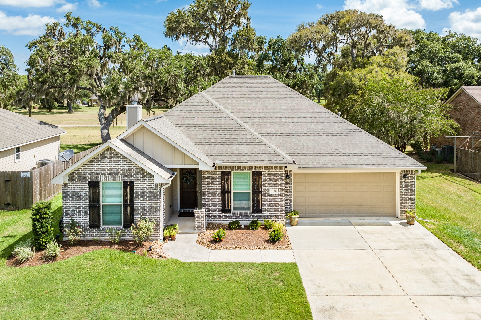 2139 Twin Lakes Boulevard West Columbia TX 77486
