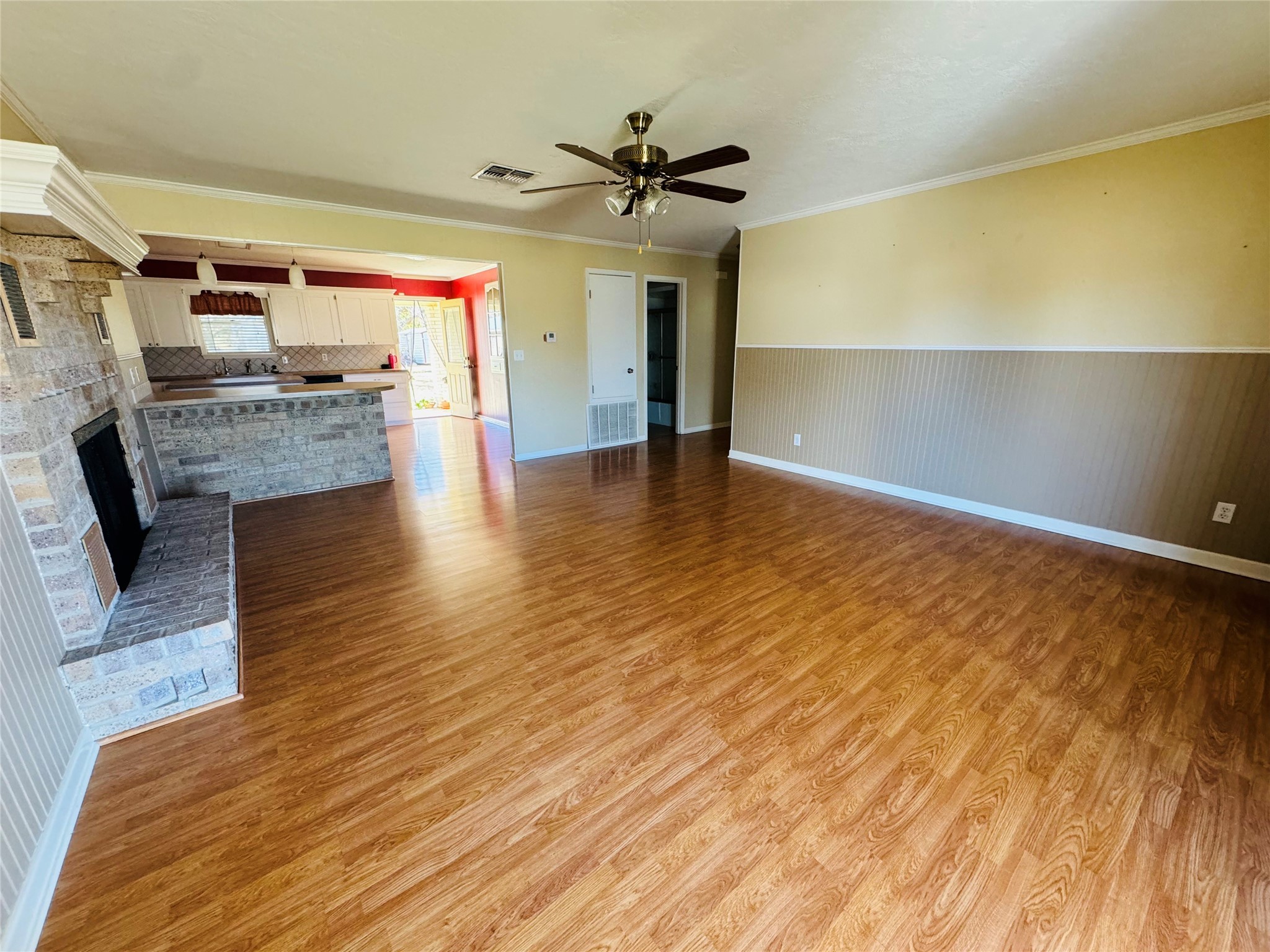 313 S Glendale Street Hallettsville TX 77964