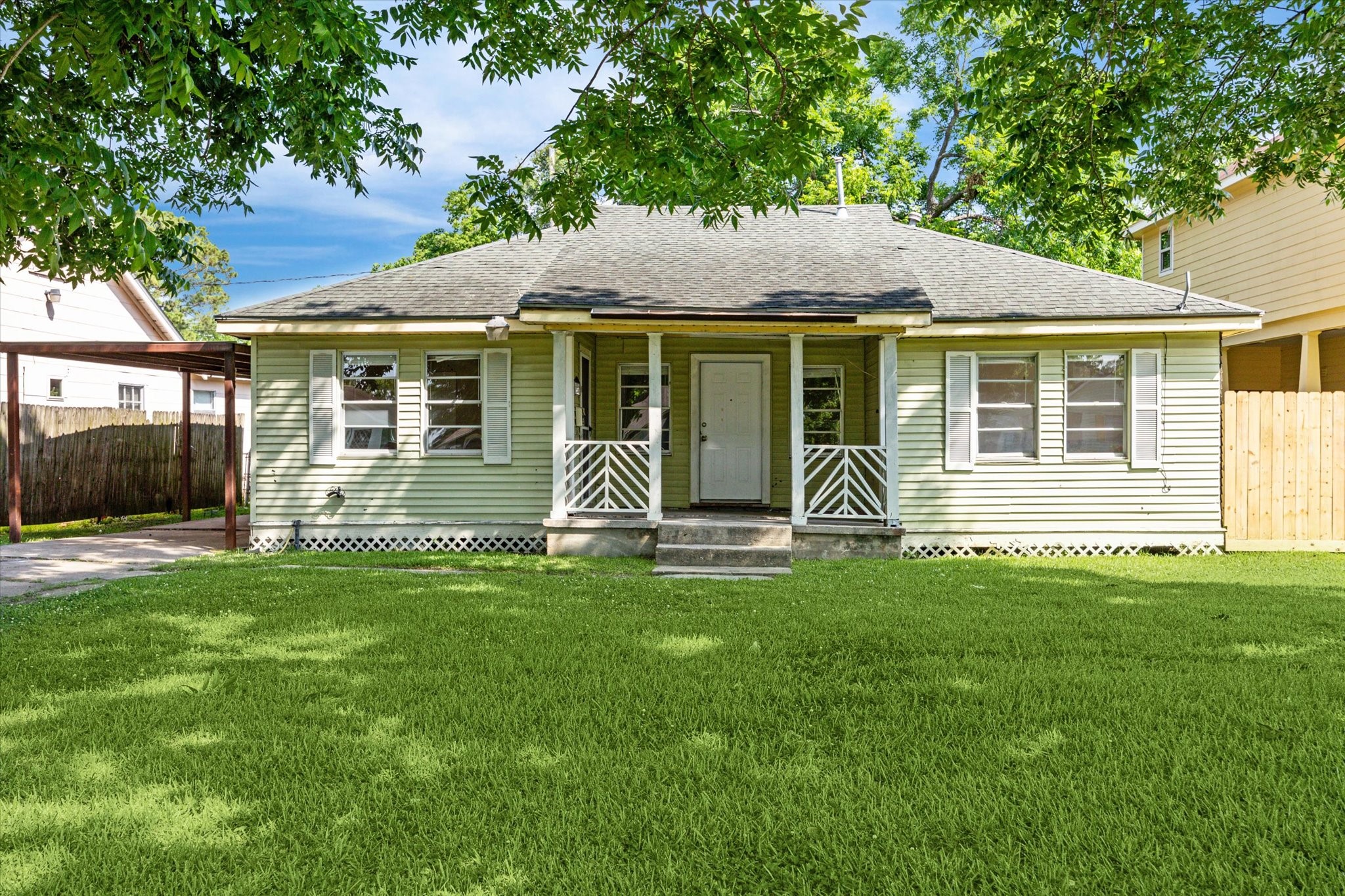 1427 Hankamer Street Pasadena TX 77506