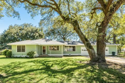 829 Pin Money Street Clute TX 77531