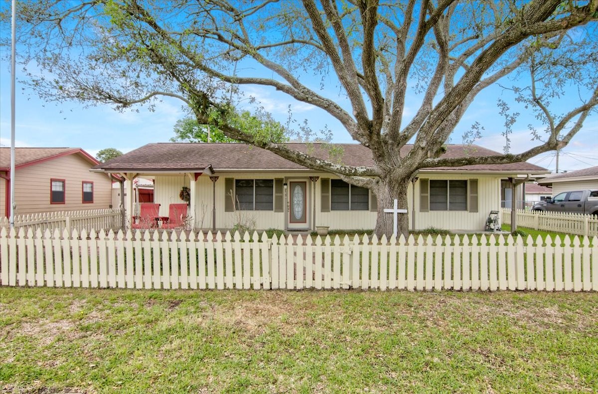 3020 Monroe Street Nederland TX 77627