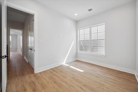 1037 W 17th Street Houston TX 77008