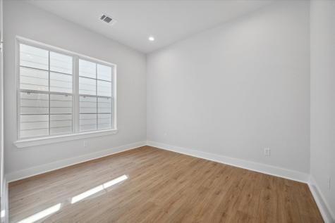 1037 W 17th Street Houston TX 77008