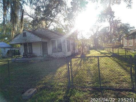 502 Camp Street Alleyton TX 78935