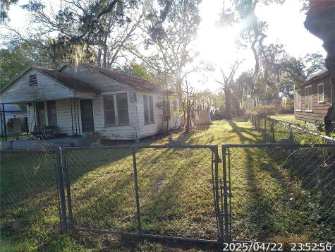 502 Camp Street Alleyton TX 78935