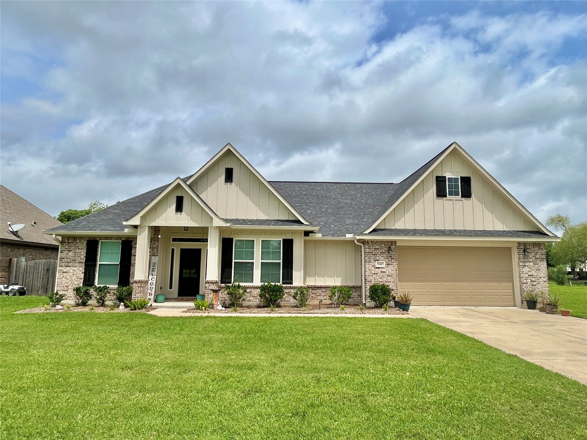 240 Mossy Meadow Drive West Columbia TX 77486