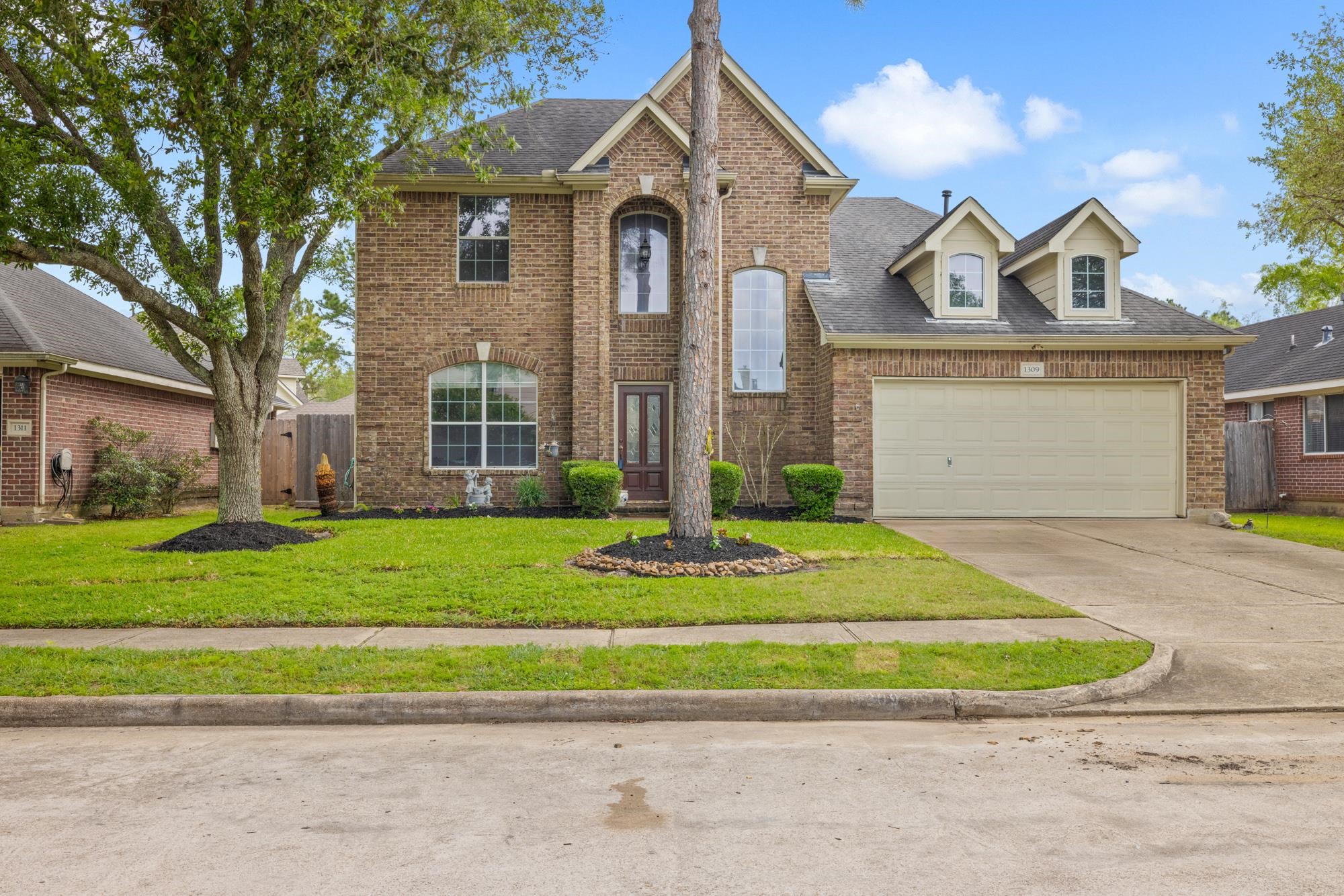 1309 Pine Forest Drive Pearland TX 77581
